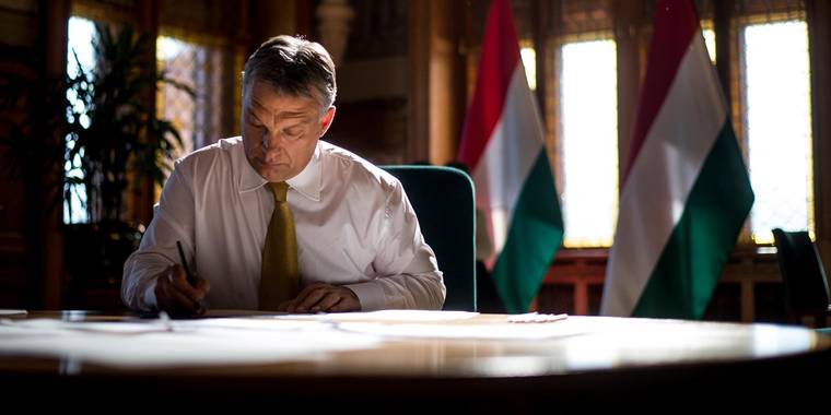 Viktor Orbán: Európa nesmie uviaznuť v Sorosovej pavučine