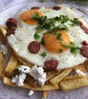 ΠΑΤΑΤΕΣ ΜΕ ΑΥΓΑ ΚΑΙ ΛΟΥΚΑΝΙΚΑ ΚΑΙ ΣΑΛΤΣΑ