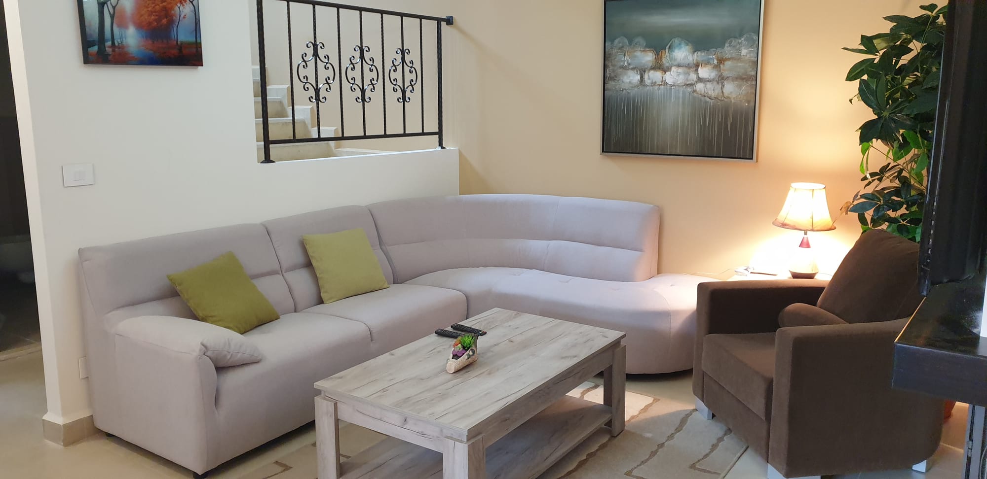 Pine F-2 apartment: quiet 3 bedroom setup