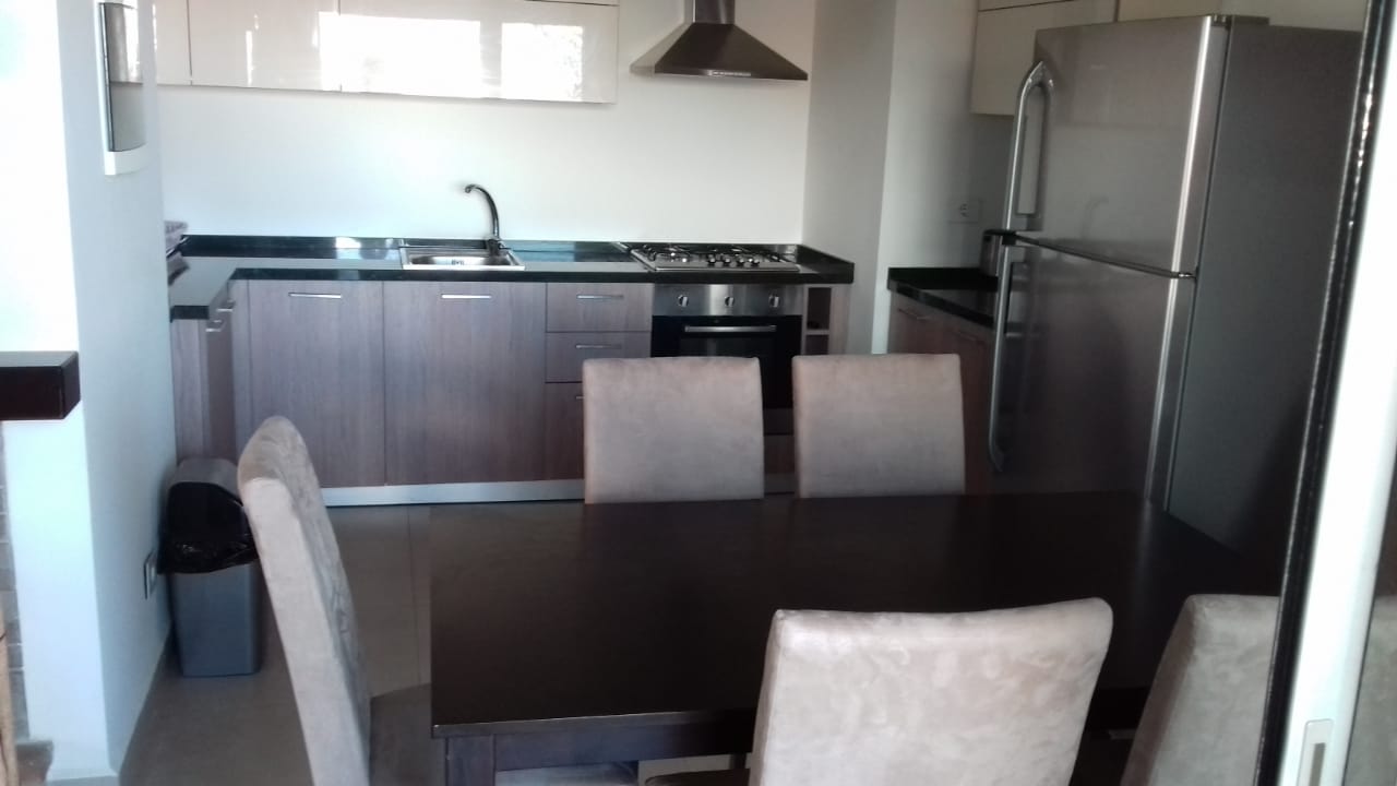 Pine F-2 apartment: quiet 3 bedroom setup