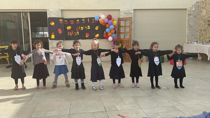 מסיבת חנוכה לנשים ובנות