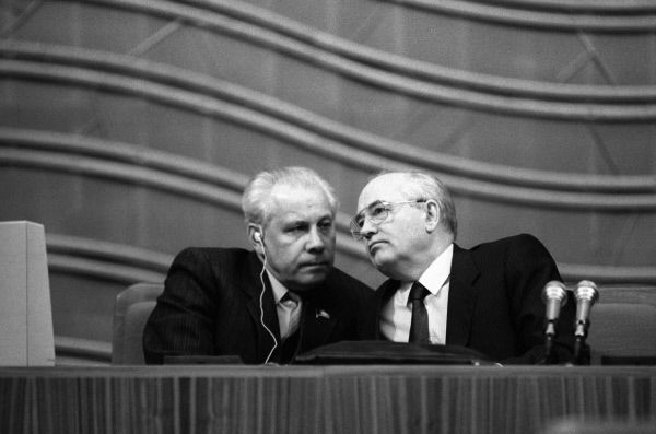 Ю.МУХИН. ЛУКЬЯНОВ ВСЁ МОГ, НО ОЧЕНЬ ХОТЕЛ СПОКОЙНО ДОЖИТЬ ДО СМЕРТИ