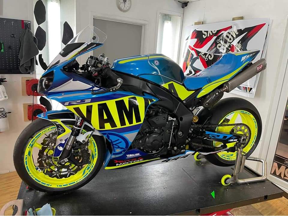 Steves R1 looking bling!