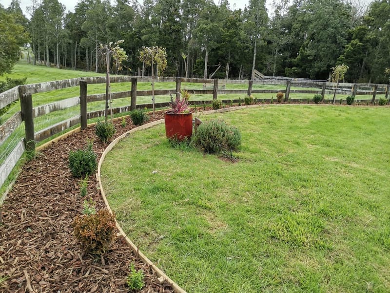 Sweeping Bark Mulch Gardens