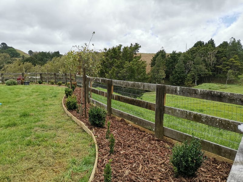 Sweeping Bark Mulch Gardens