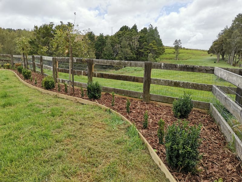 Sweeping Bark Mulch Gardens
