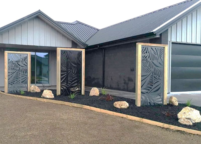 100% recycled plastic screen panels