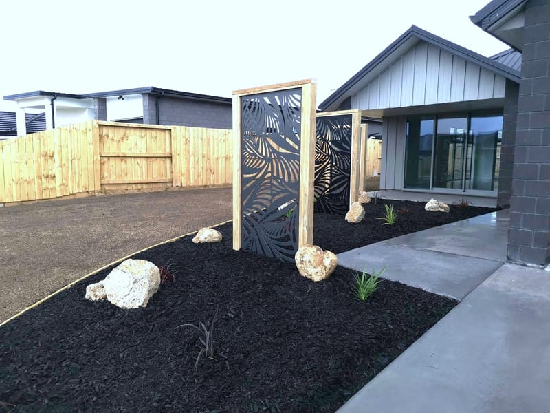 100% recycled plastic screen panels