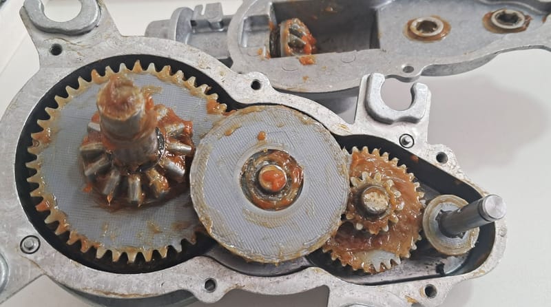 Boite à vitesse endommagé d'un pétrin de cuisine 3 en 1
