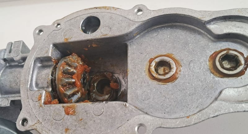 Boite à vitesse endommagé d'un pétrin de cuisine 3 en 1