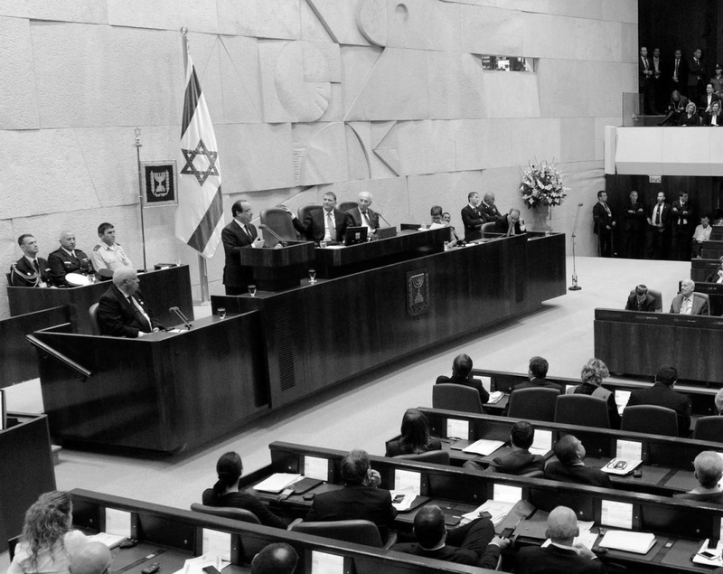 התמודדות עם החלטות רשויות המדינה: מדריך לעתירות ועררים