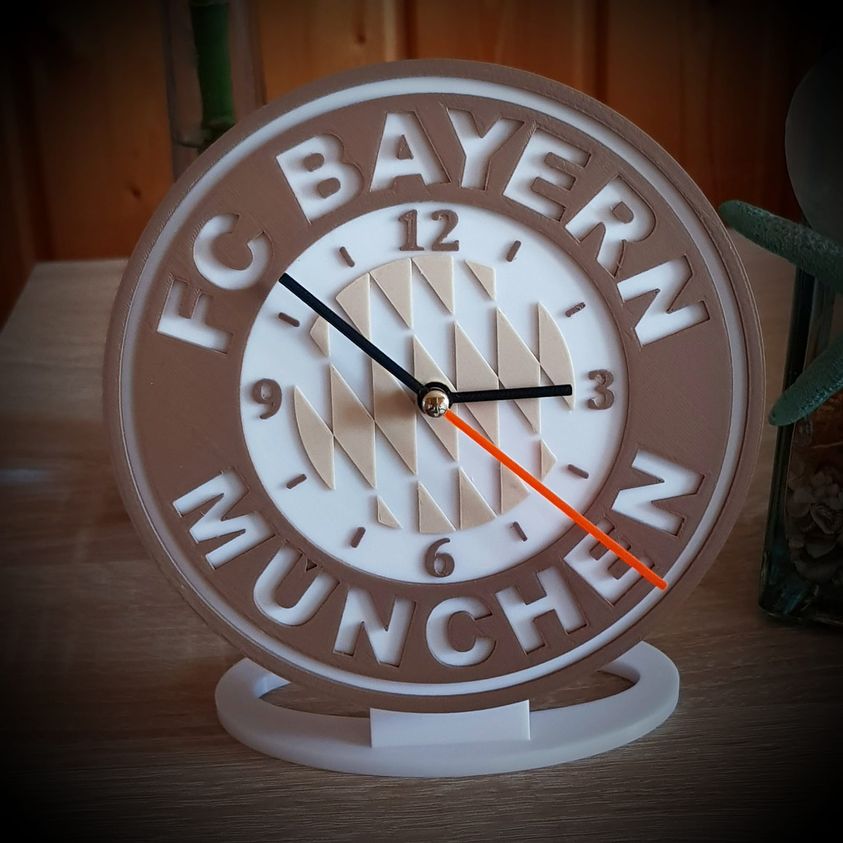 Horloge sur socle