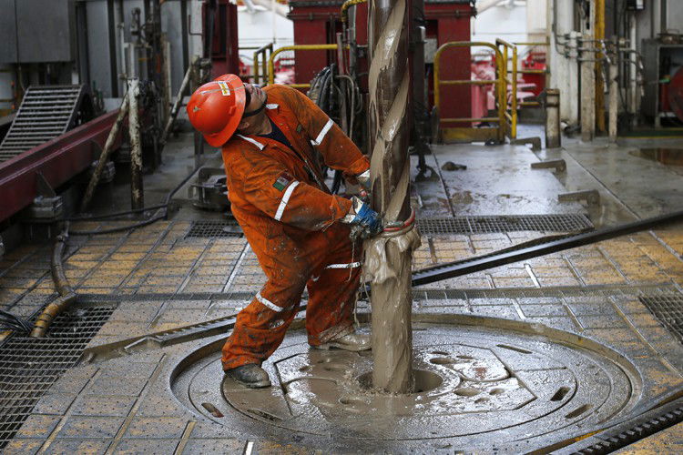 Technicien Forage & Completion des puits Oil & GAZ "Oil well drilling technician"