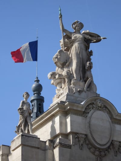 Euro makes massive jump, French elections