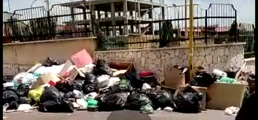 Favara. “La gente incivile scarica immondizia nella zona di Villa Ambrosini!”- La denuncia dei residenti