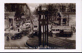 Potsdamer Platz m. Verkehrsturm in Berlin