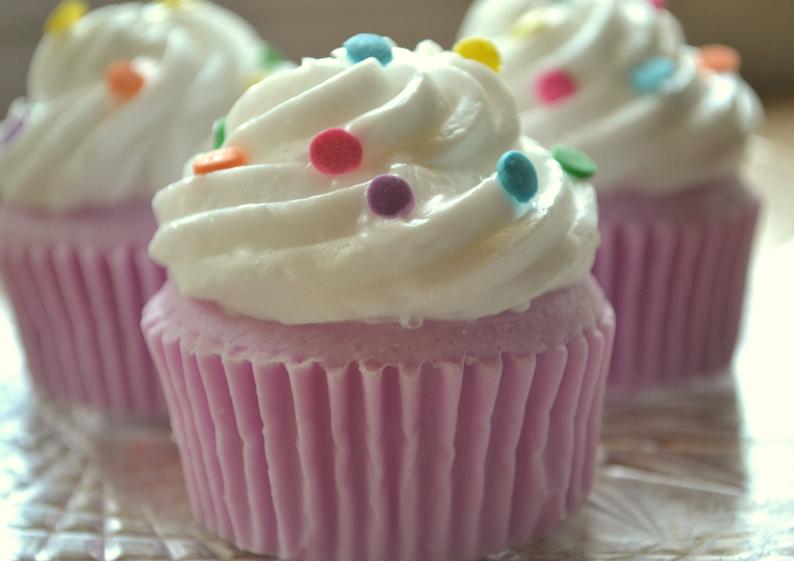 Cupcakes - Rainbow Dots