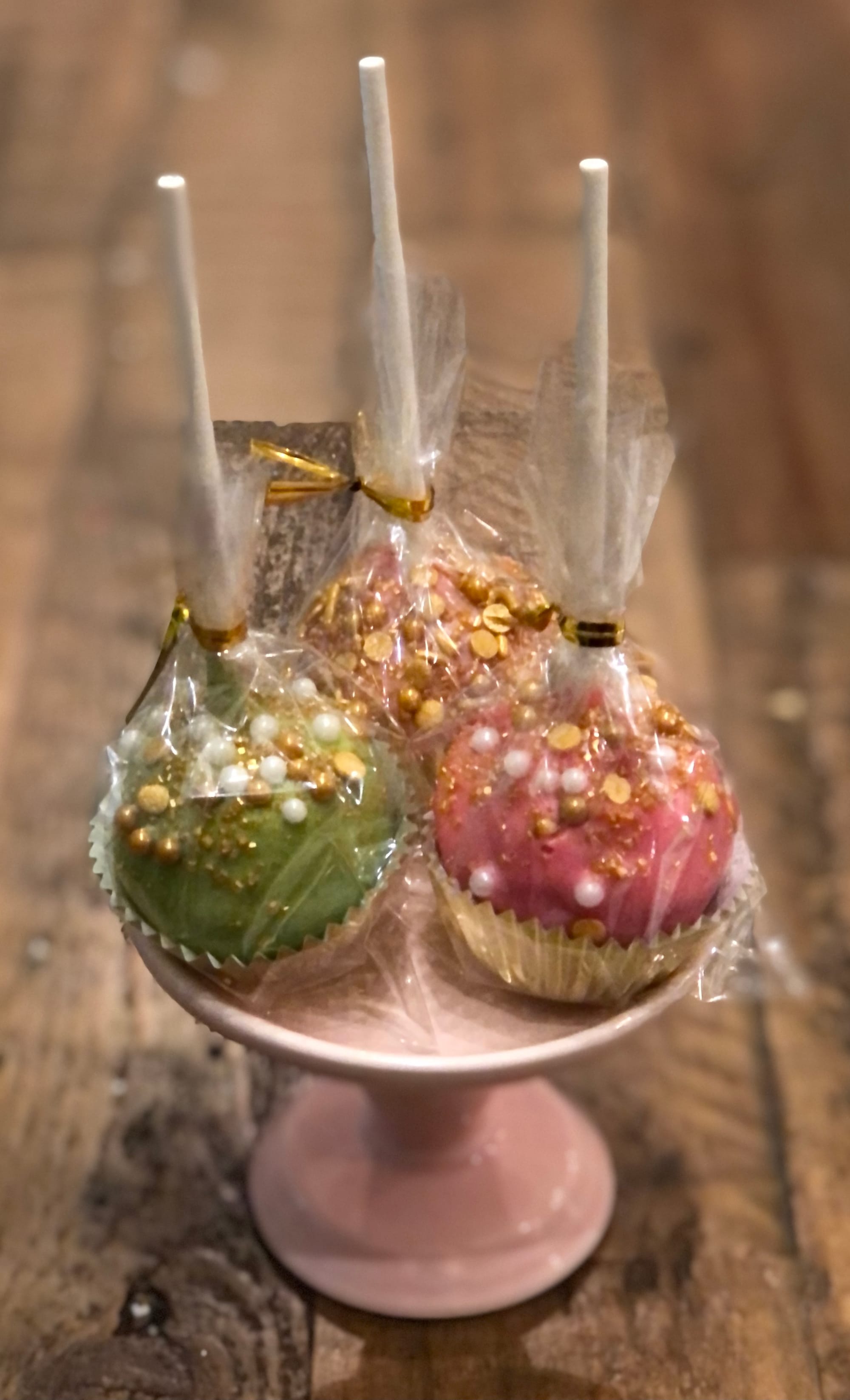 Truffle Style Cake Pops With Edible Pearls And Glitter
