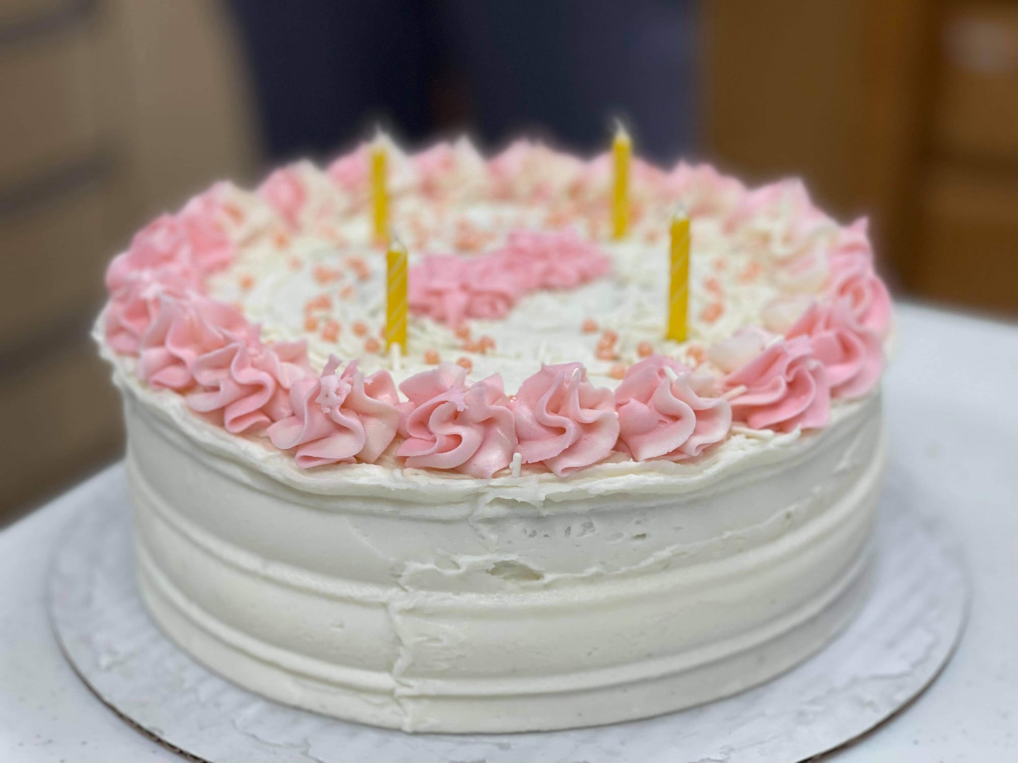 2 Layer Vanilla Cake With Vanilla Buttercream Frosting