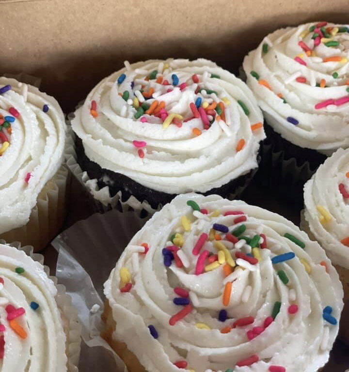 Chocolate And Vanilla Cupcakes With Buttercream Frosting