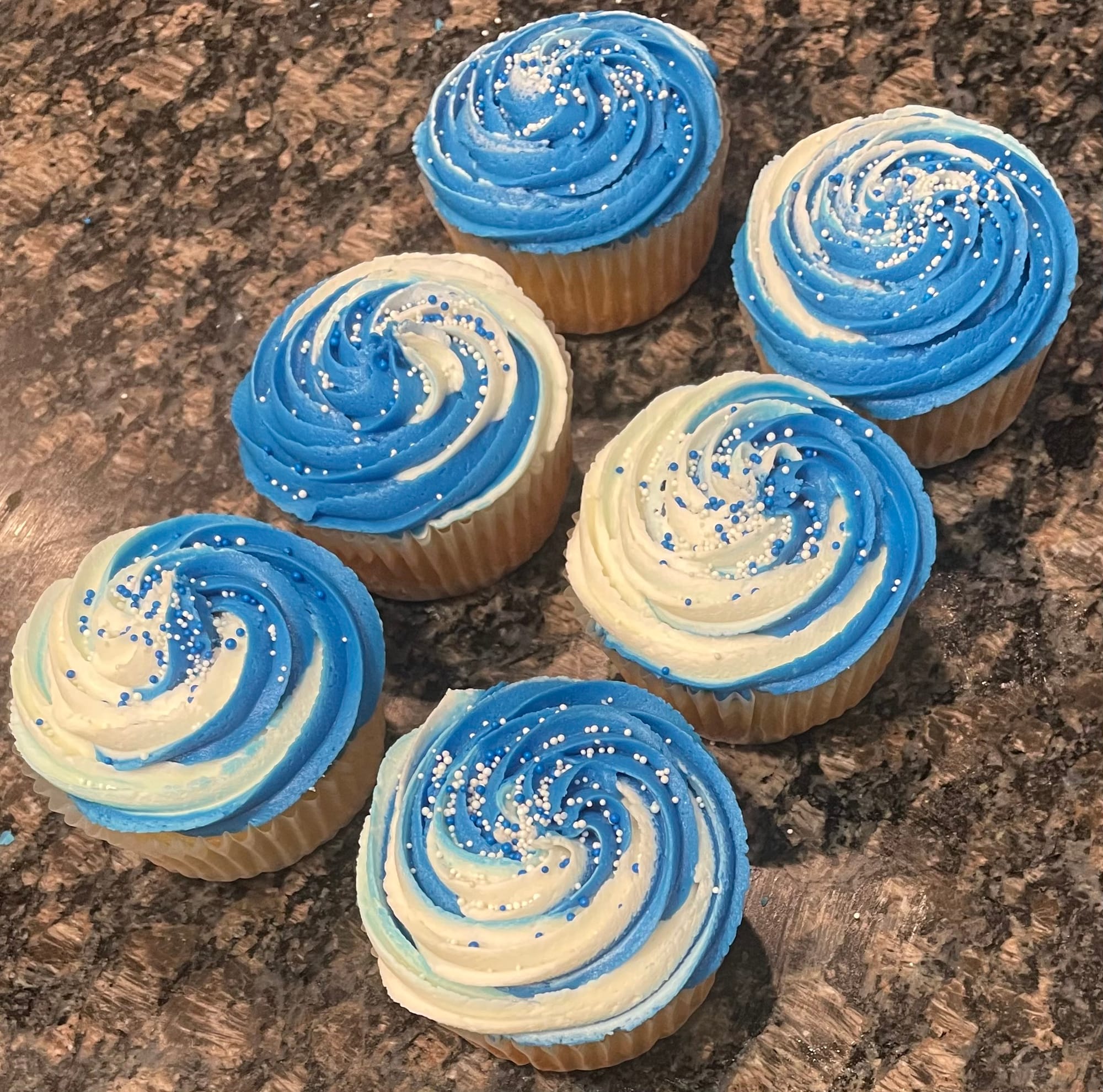 Vanilla Cupcakes With Blue And White Swirl Buttercream Frosting