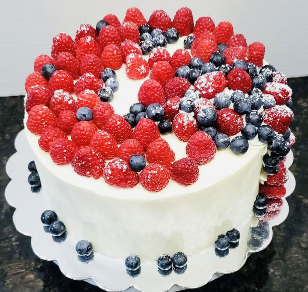 2 Layer Vanilla Cake With Fresh Berries