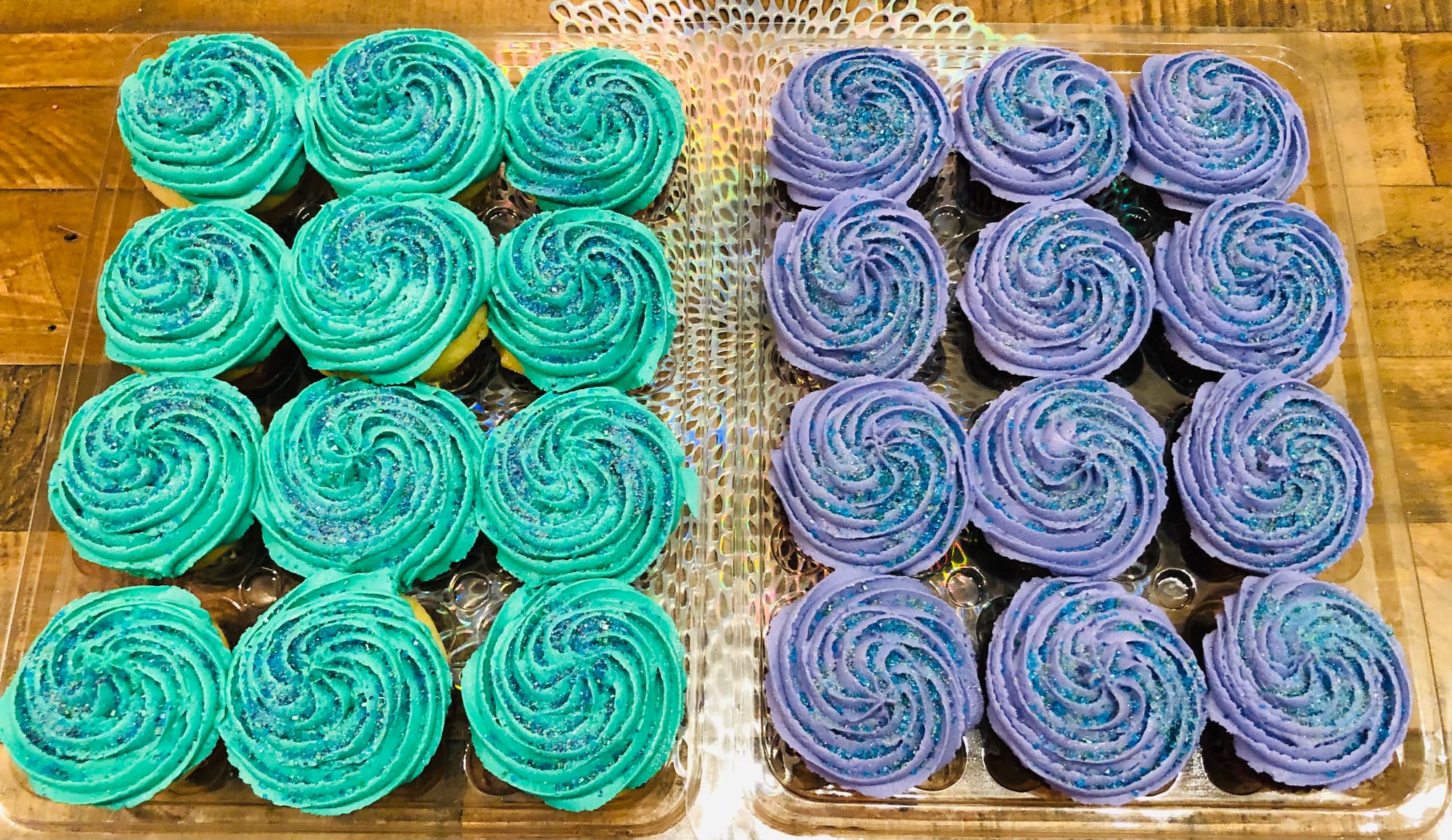 Chocolate and Vanilla Cupcakes With Buttercream Frosting