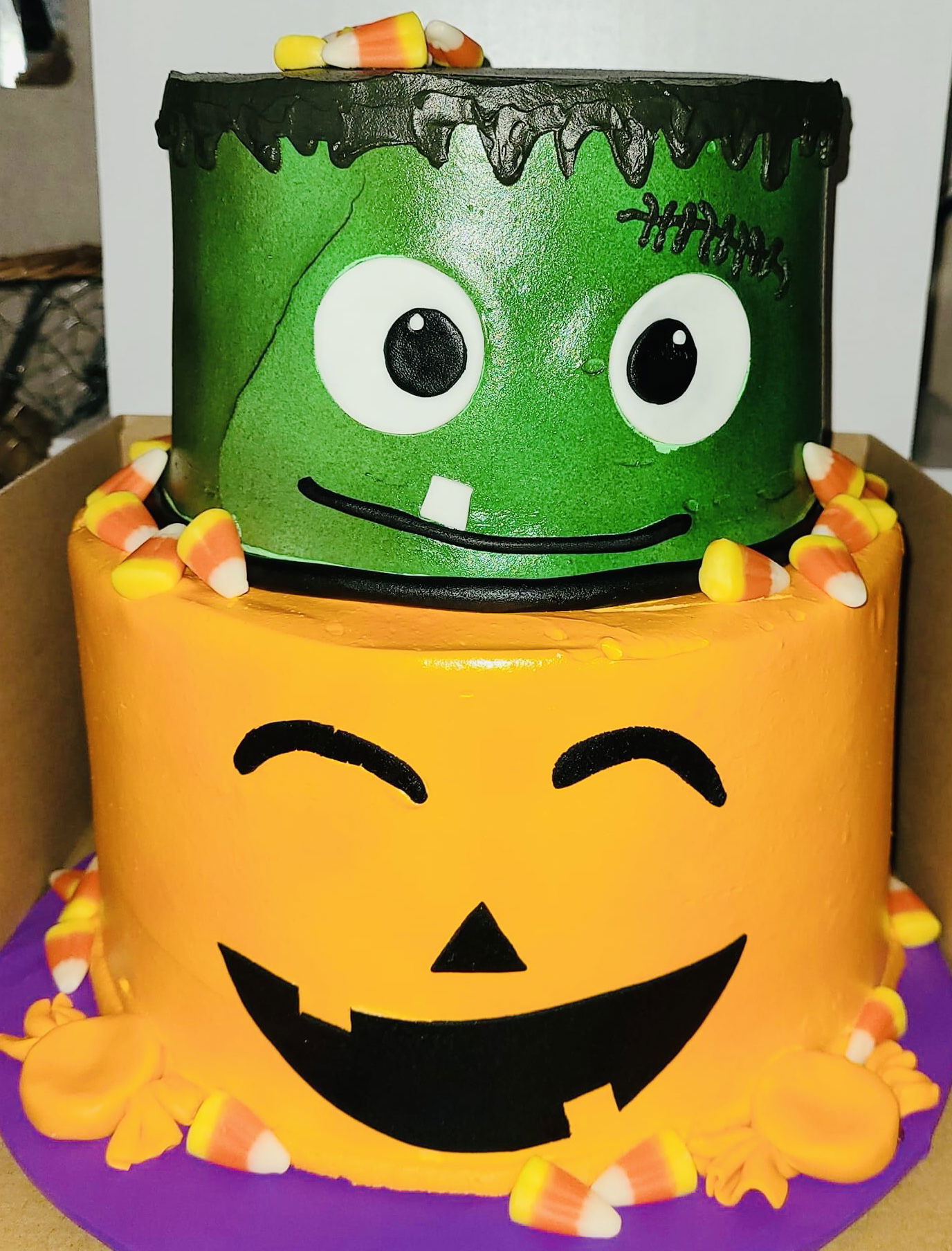 2 Tier Chocolate and Vanilla Halloween Cake