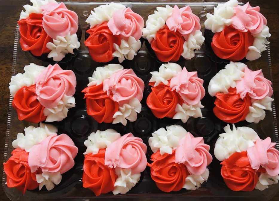 Chocolate and Vanilla Valentine’s Cupcakes With Buttercream Frosting