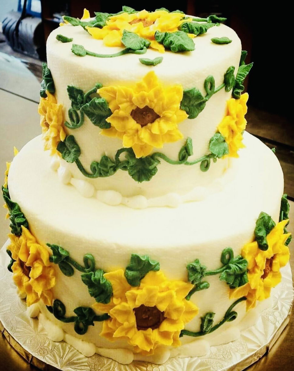 2 Tier Chocolate and Vanilla Sunflower Cake With Buttercream Frosting