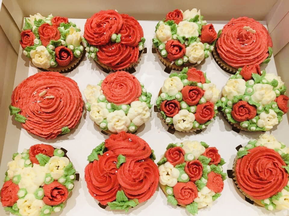 Vanilla and Chocolate Flower Cupcakes With Buttercream Frosting