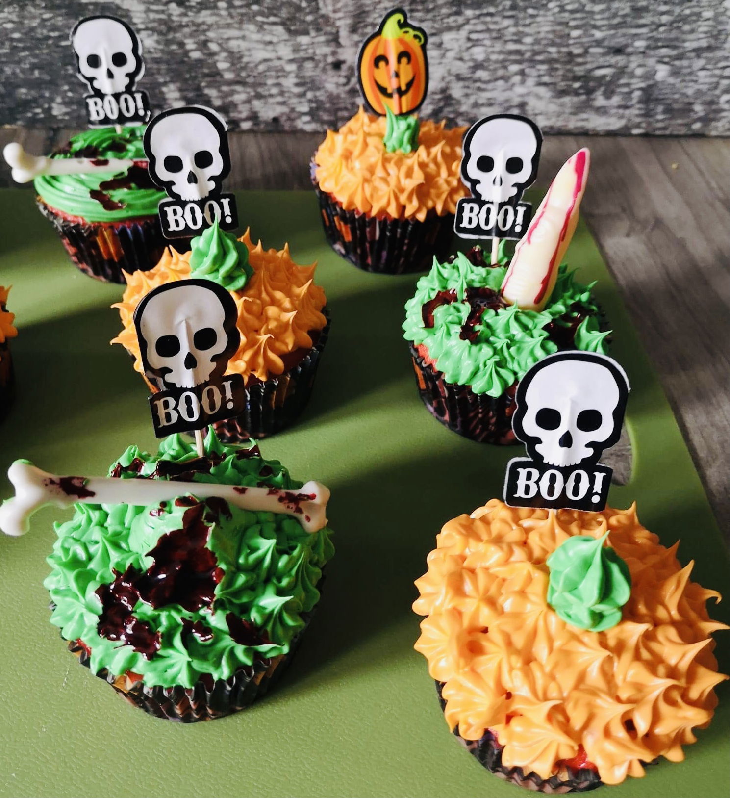 Chocolate and Vanilla Halloween Cupcakes With Buttercream Frosting