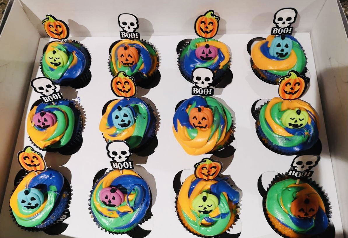 Chocolate and Vanilla Halloween Cupcakes With Buttercream Frosting