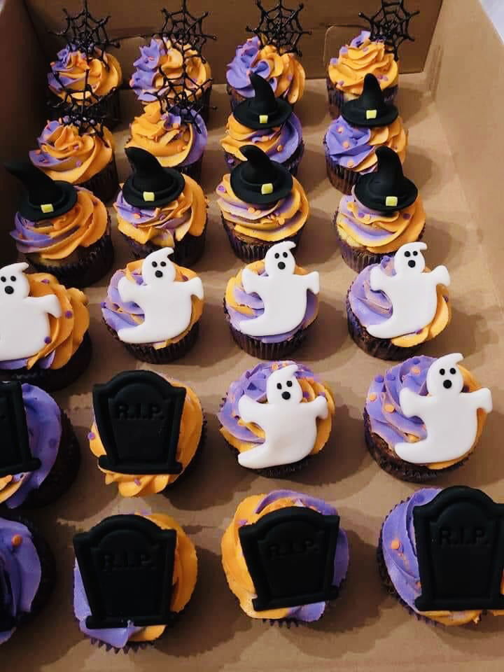 Chocolate and Vanilla Halloween Cupcakes With Buttercream Frosting