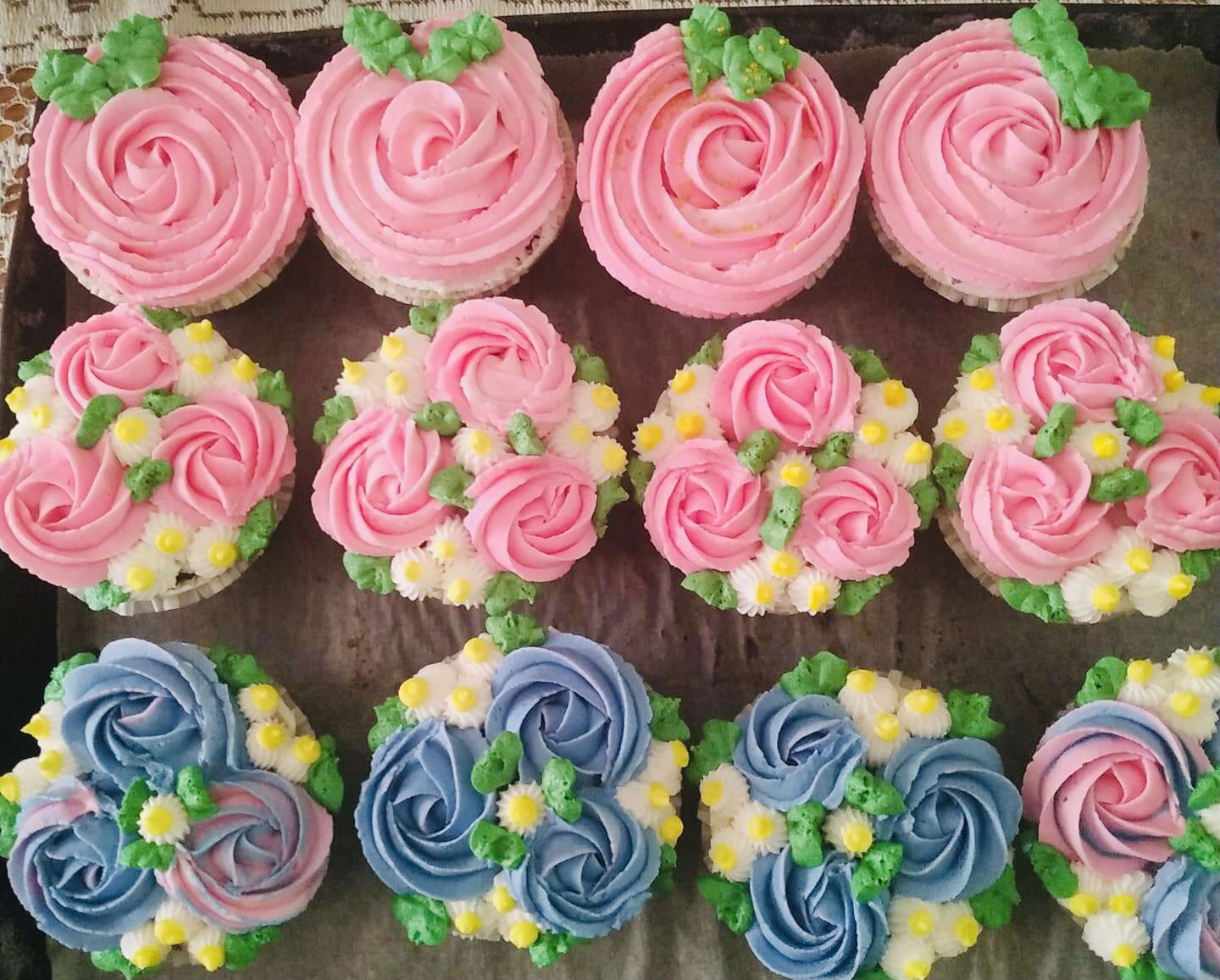 Vanilla Flower Cupcakes With Buttercream Frosting