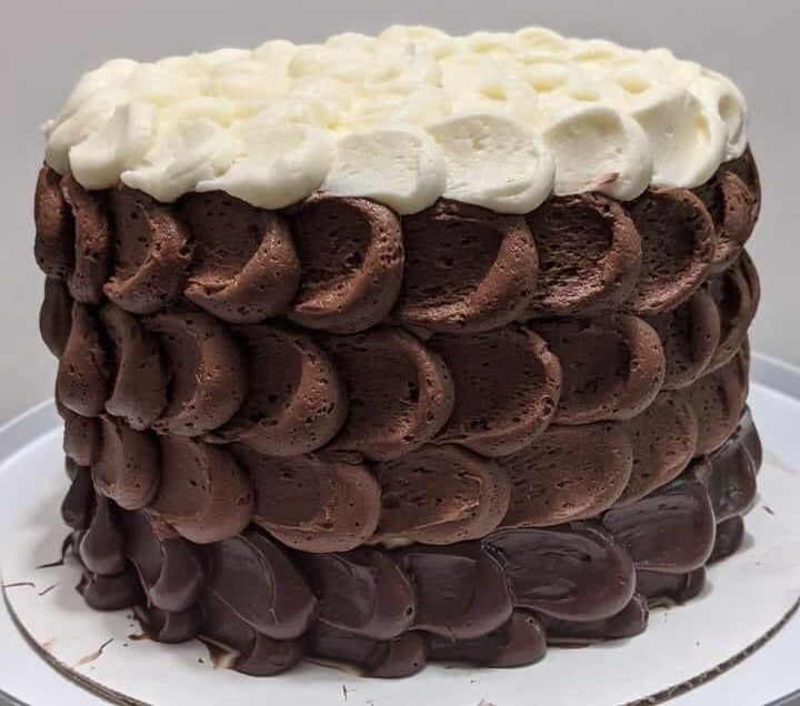 2 Layer Chocolate Cake With Buttercream Frosting