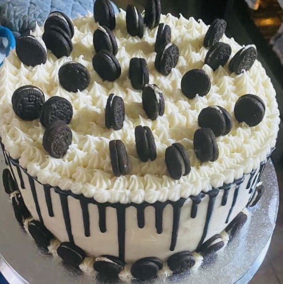2 Layer Oreo Cake With Buttercream Frosting