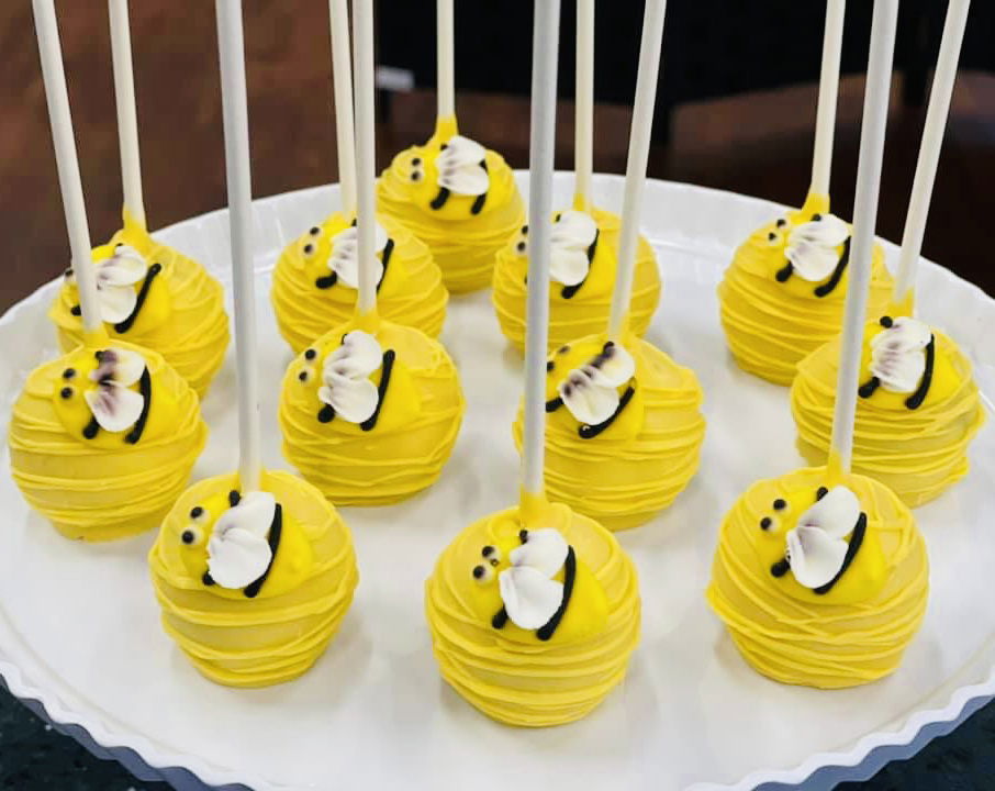Vanilla Cake Pops with Little Bees