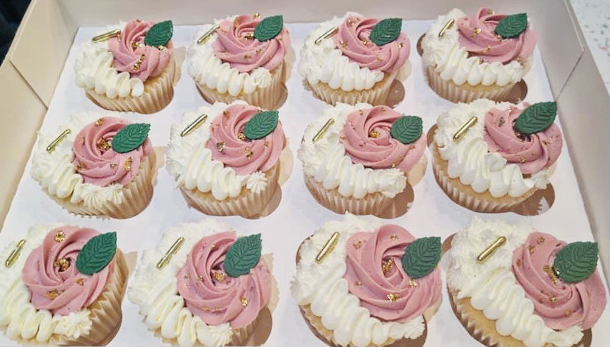 Vanilla Cupcakes With Buttercream Frosting and Fondant