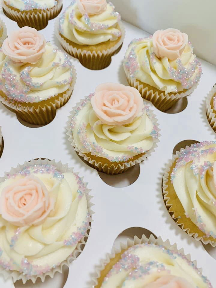 Vanilla Cupcakes With Buttercream Frosting