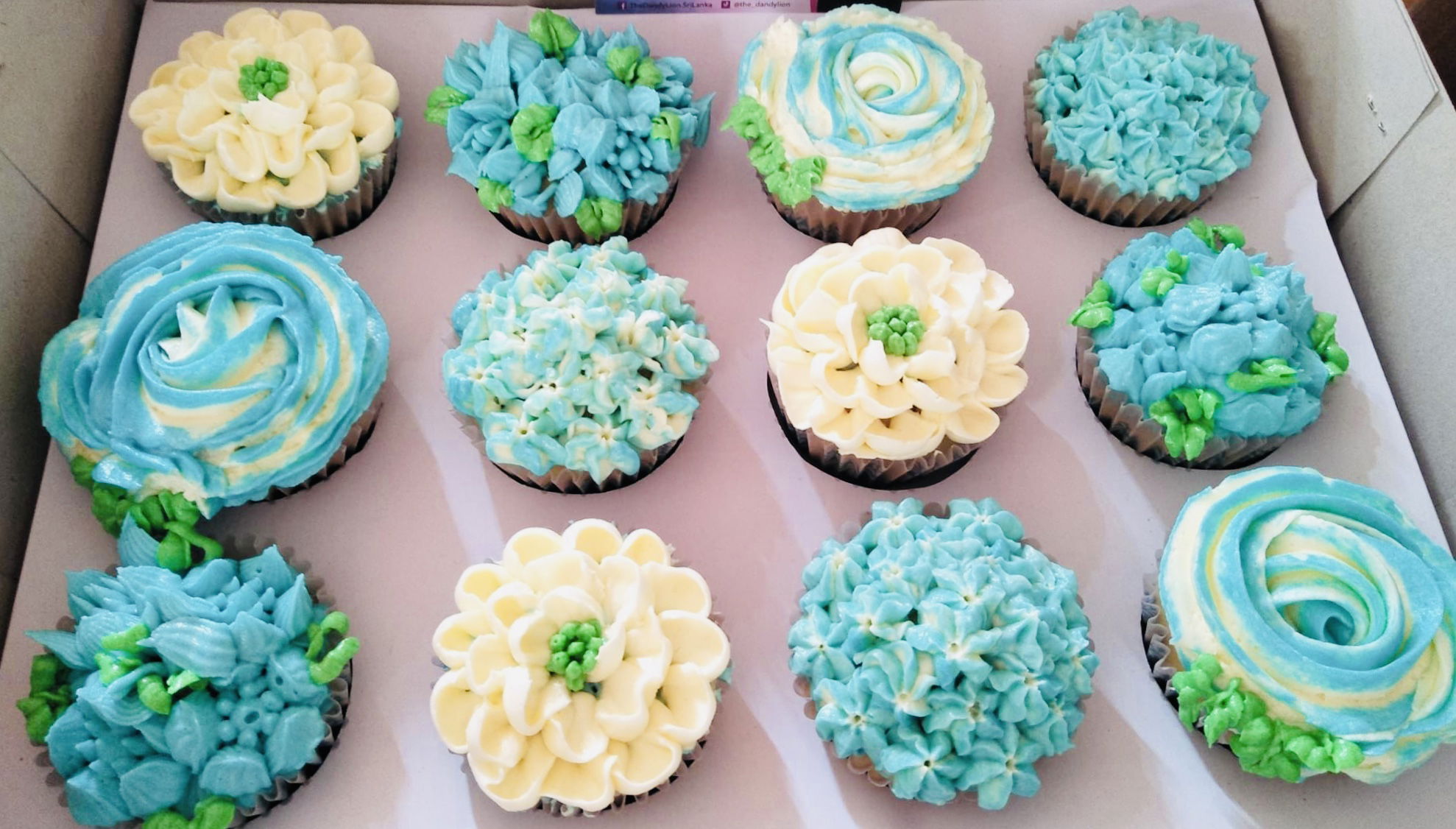 Vanilla Flower Cupcakes with Buttercream Frosting