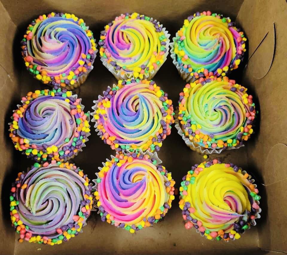 Vanilla and Oreo Rainbow Cupcakes With Buttercream Frosting