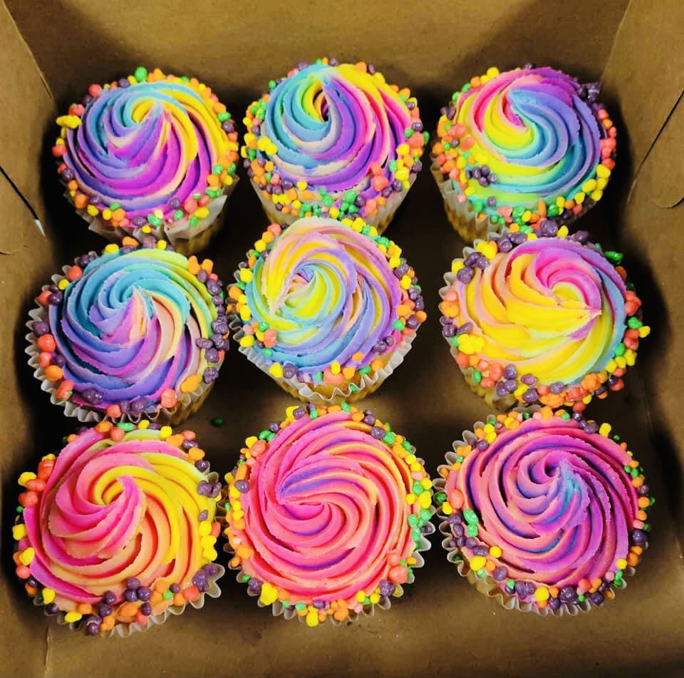 Vanilla and Oreo Rainbow Cupcakes With Buttercream Frosting