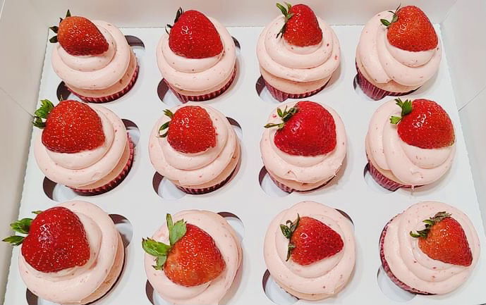 Strawberry Cupcakes With Buttercream Frosting and Fresh Strawberries