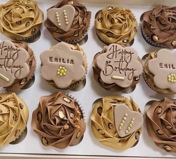 Chocolate Cupcakes With Buttercream Frosting and Fondant