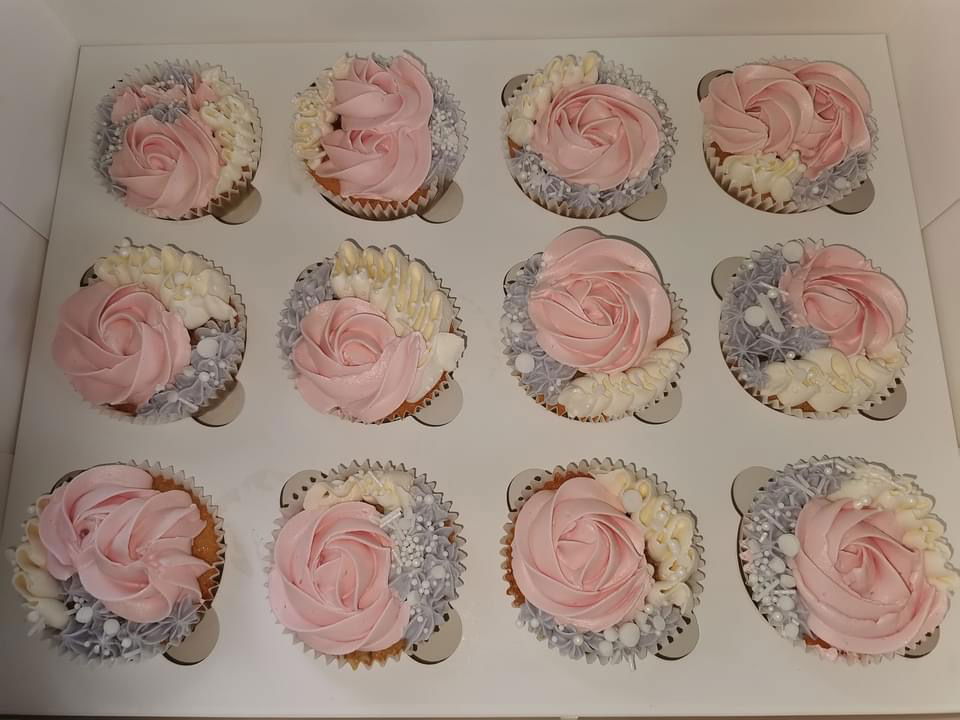 Vanilla Cupcakes With Buttercream Frosting