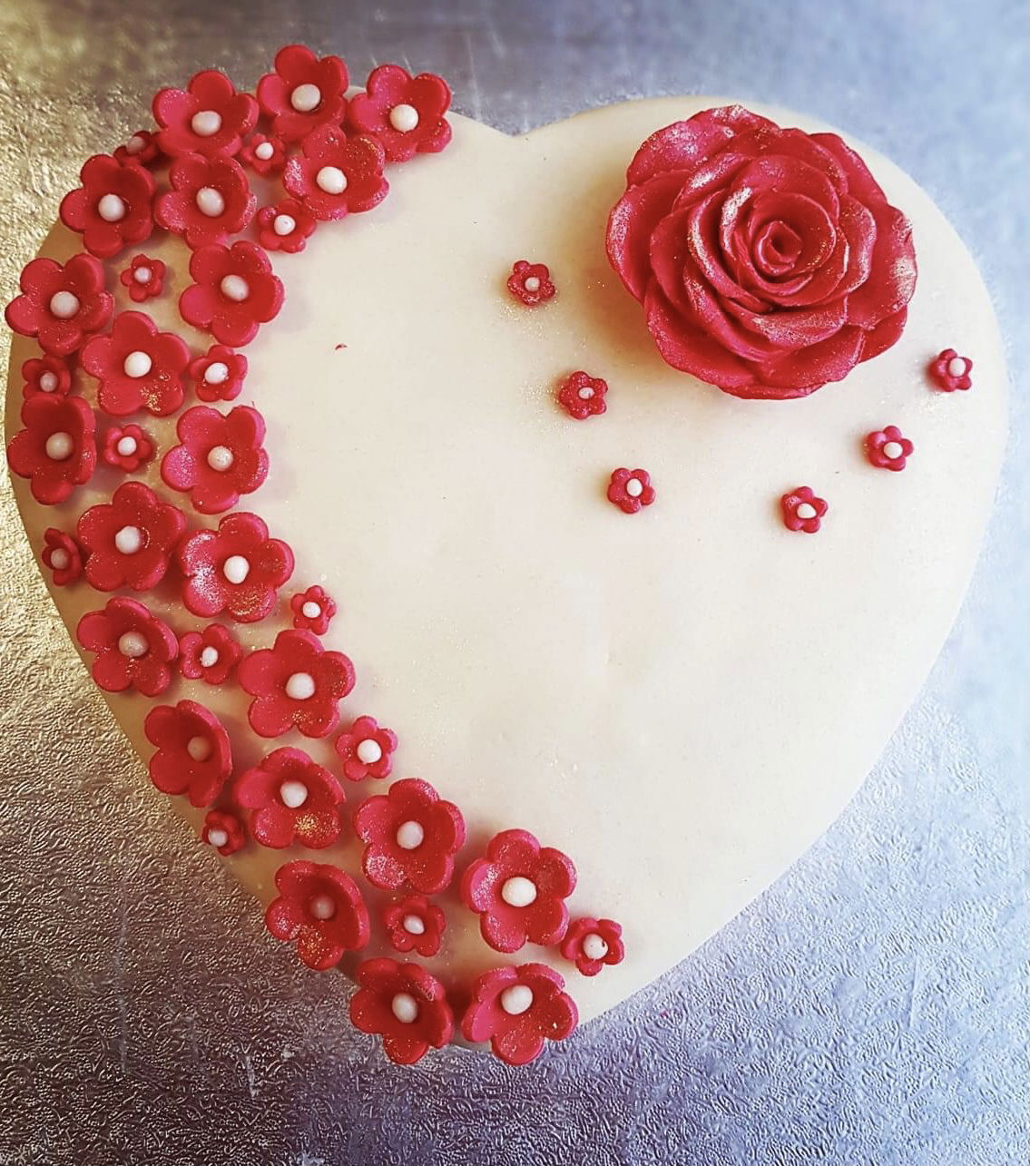 2 Layer Vanilla Heart Cake With Fondant