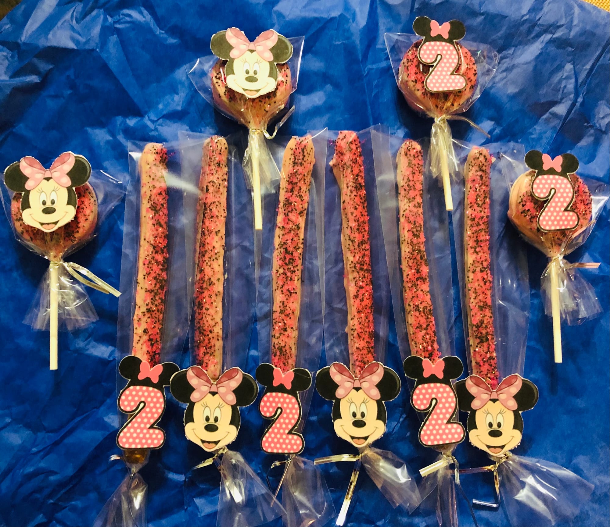 Minnie Mouse Chocolate Dipped Pretzels and Chocolate Dipped Oreos