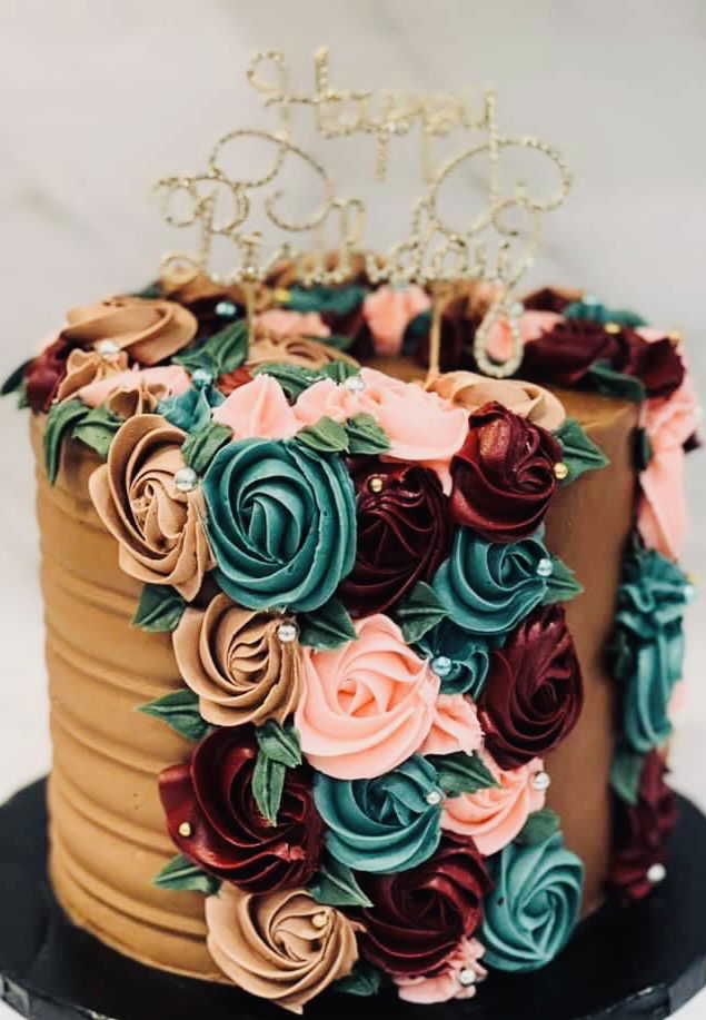 4 Layer Chocolate and Vanilla Cake With Buttercream Frosting