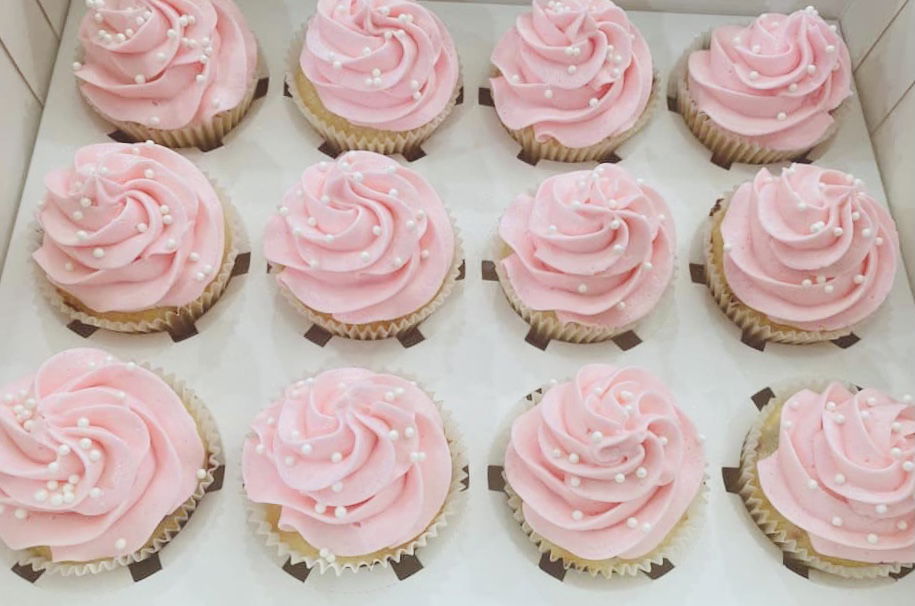 Vanilla Cupcakes With Buttercream Frosting